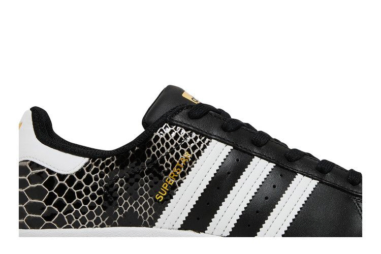 wmns-superstar-black-snakeskin-fv3327_01