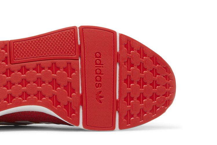 swift-run-22-vivid-red-white-gz3497_04