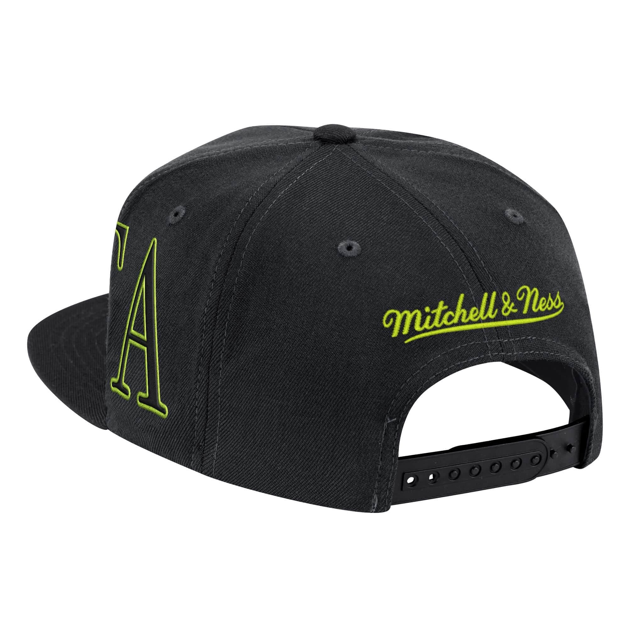 Mitchell-Ness-Winner-Circle-Snapback-Atlanta-Hawks-Hat-1
