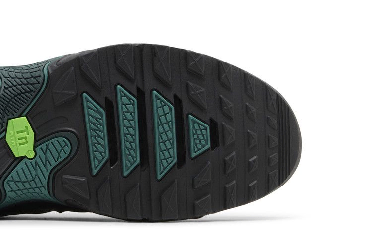 air-max-plus-drift-black-green-strike-fd4290-006_04