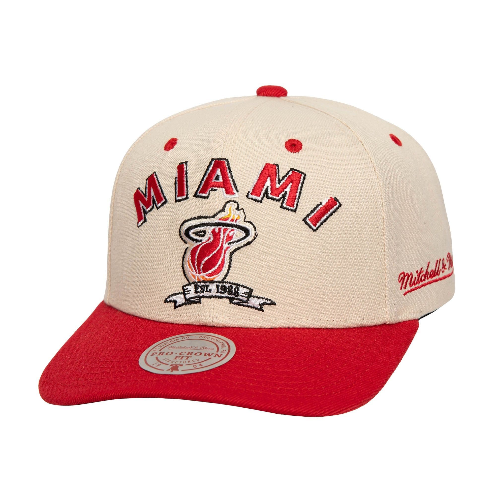 Бейсболка Mitchell & Ness Legacy Defined Pro Snapback HWC Miami Heat Hat