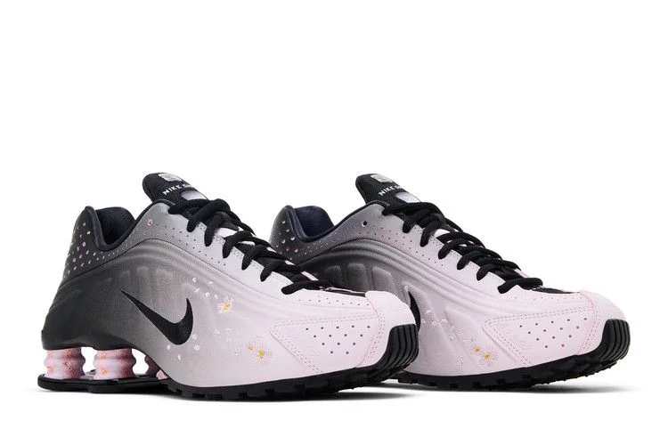 Krossovki-Nike-Wmns-Shox-R4-Sakura-7