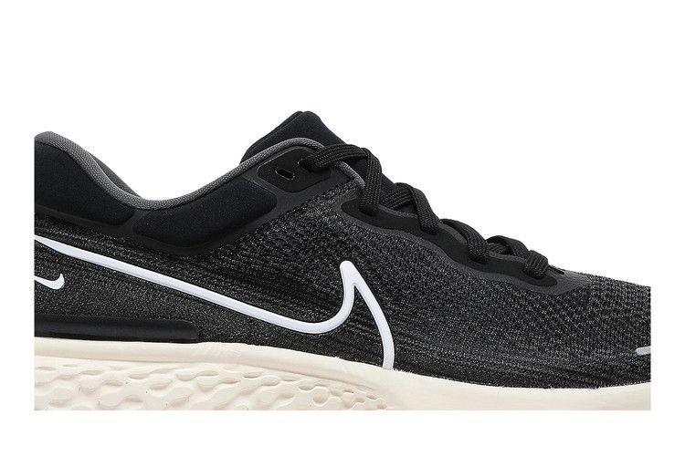 Кроссовки Nike ZoomX Invincible Run Flyknit 'Black White'