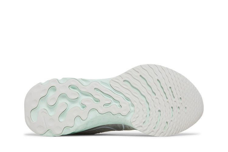 wmns-react-infinity-run-flyknit-2-platinum-tint-ct2423-007_03