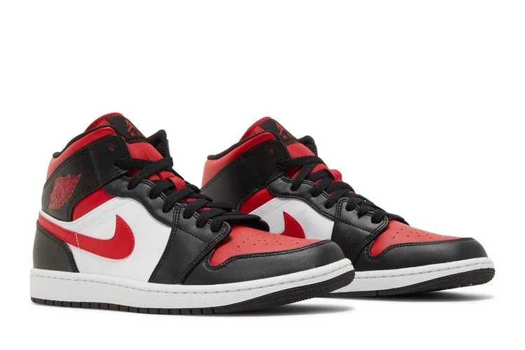 Krossovki-Air-Jordan-1-Mid-Bred-Toe-7