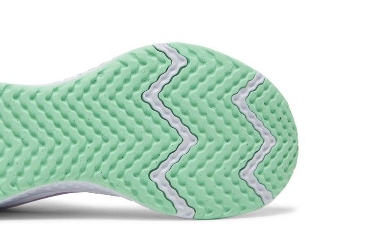 Кроссовки Nike Wmns Revolution 5 'White Green Glow Violet'