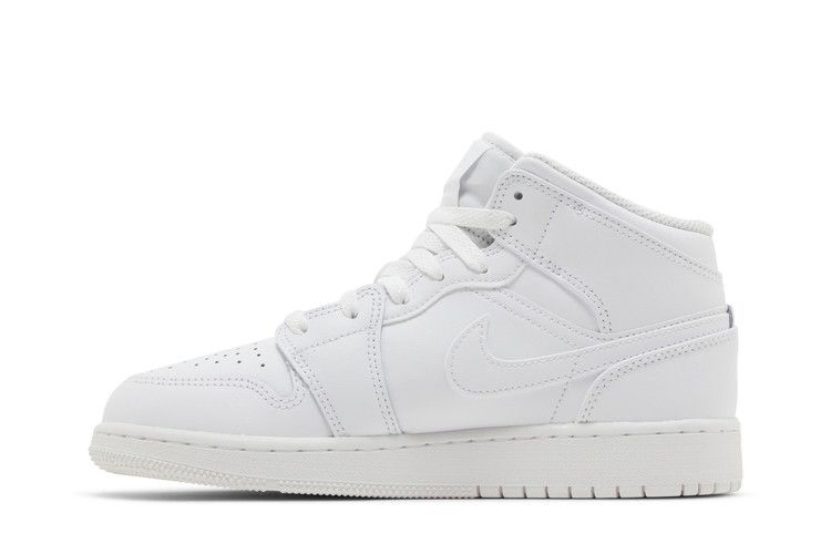 air-jordan-1-mid-gs-triple-white-2023-554725-136_02