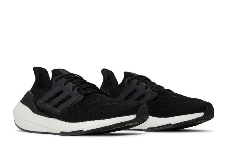 Krossovki-adidas-UltraBoost-22-Black-White-7