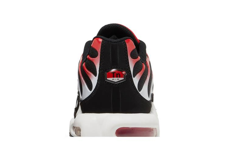 Кроссовки Nike Air Max Plus 'Black University Red'