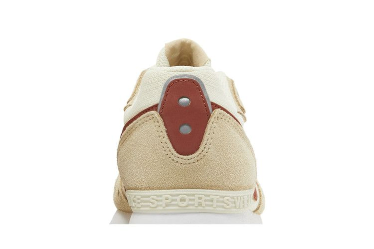 Кроссовки Nike Wmns Venture Runner 'Coconut Milk Rugged Orange'