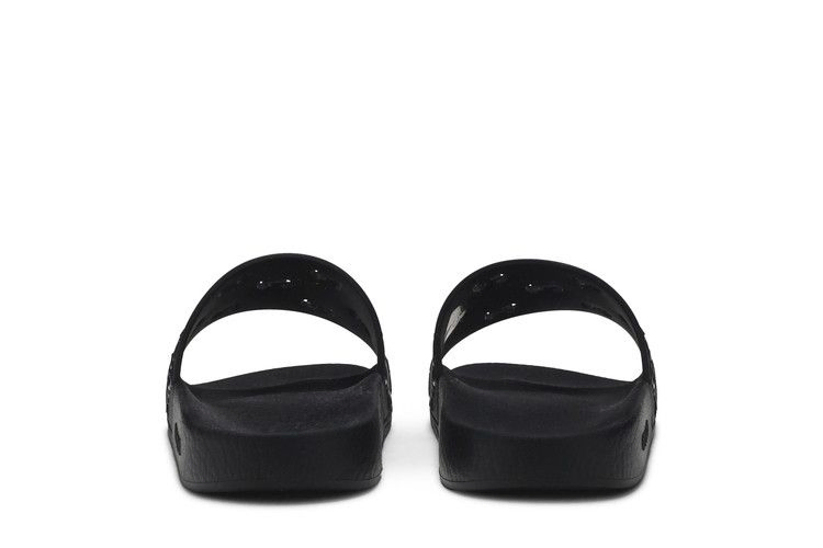 gucci-rubber-gg-slide-black-575957-jdr00-1000_05