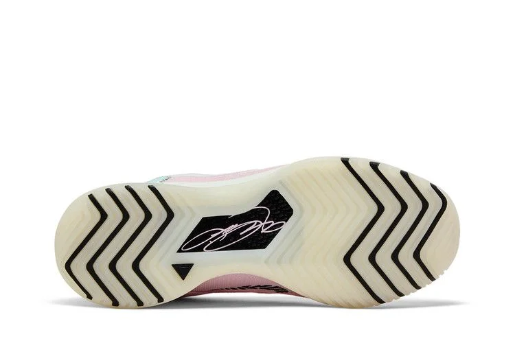 Krossovki-Nike-Zoom-LeBron-NXXT-Genisus-Iridescent-Pink-3