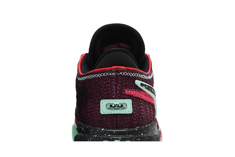 Krossovki-Nike-LeBron-20-SE-GS-Night-Maroon-6