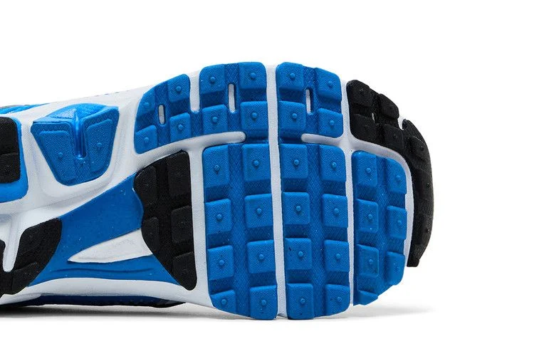 Krossovki-Nike-Vomero-5-GS-Light-Photo-Blue-Metallic-Silver-4