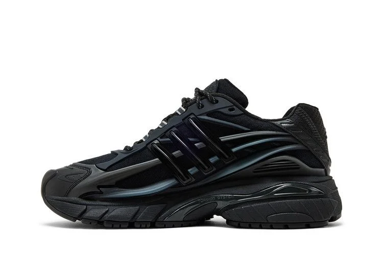 Krossovki-Pharrell-x-VIRGINIA-x-adidas-Adistar-Jellyfish-Triple-Black-2