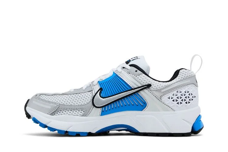 Krossovki-Nike-Vomero-5-GS-Light-Photo-Blue-Metallic-Silver-2