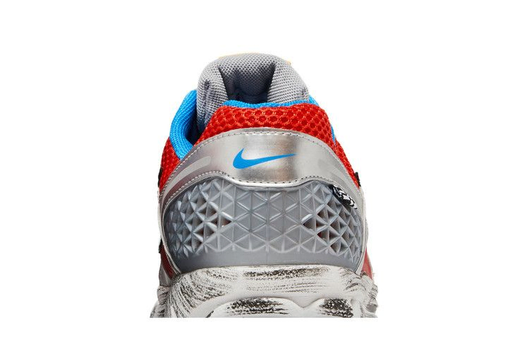 Кроссовки Nike Wmns Air Zoom Vomero 5 'Gundam'