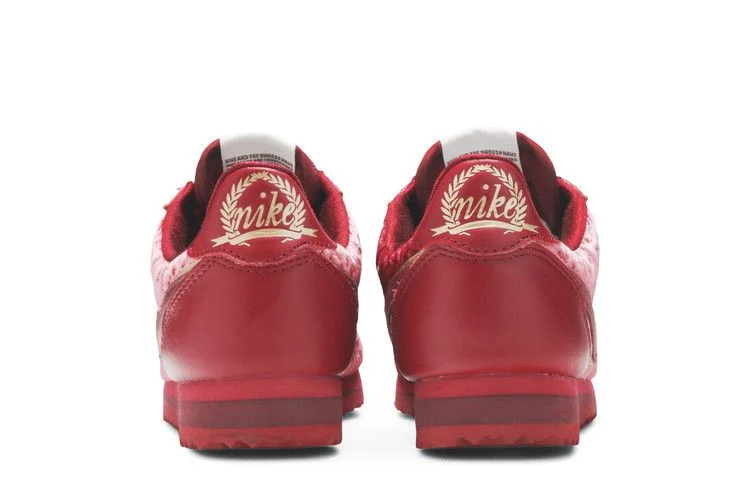 Krossovki-Nike-Wmns-Classic-Cortez-SE-Velvet-Red-Crush-5