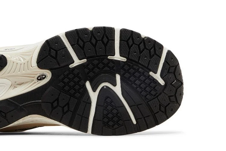 Кроссовки New Balance 2002R Big Kid 'Sandstone Magnet'