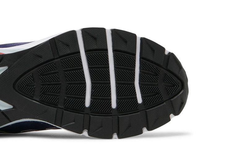 990v5-made-in-usa-virtual-violet-first-light-m990ga5_04