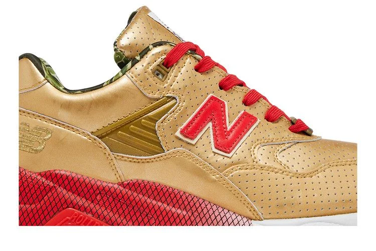 Krossovki-New-Balance-Hectic-x-Stussy-x-Undefeated-x-580-Gold-Camo-1