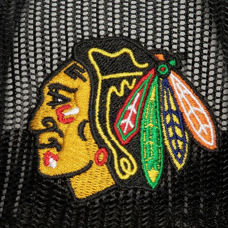 Бейсболка Mitchell & Ness Black Chicago Blackhawks Team Seal Trucker Adjustable Hat