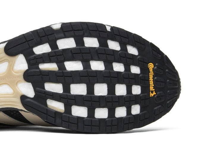 undefeated-x-adizero-adios-3-b22483_04