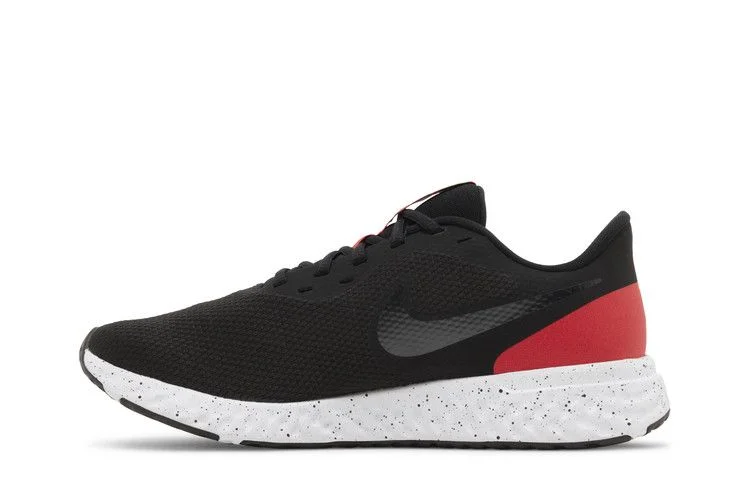 Krossovki-Nike-Revolution-5-Extra-Wide-Bred-2