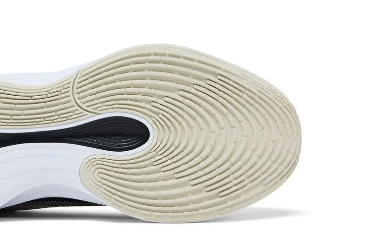 Кроссовки Nike GT Hustle Academy EP 'White Black Light Bone'