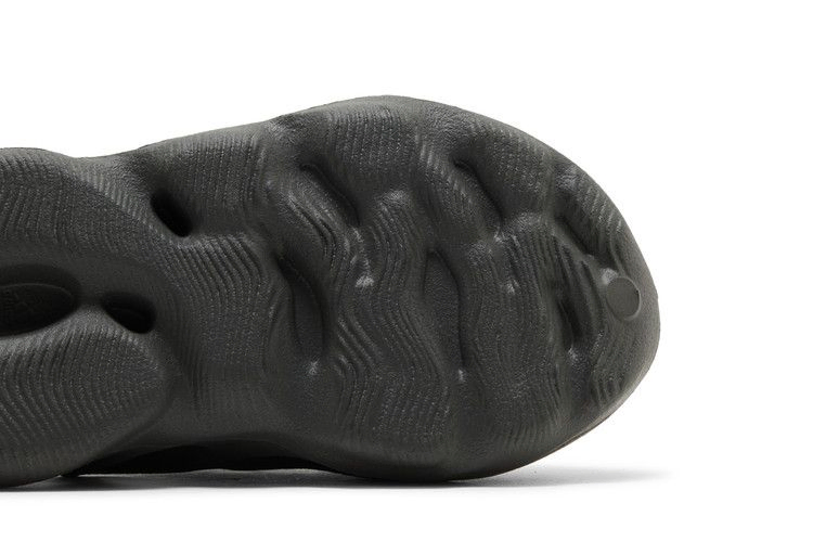 yeezy-foam-runner-infants-carbon-ig5351_04