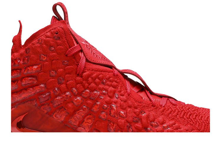 Кроссовки Nike LeBron 17 'Red Carpet'