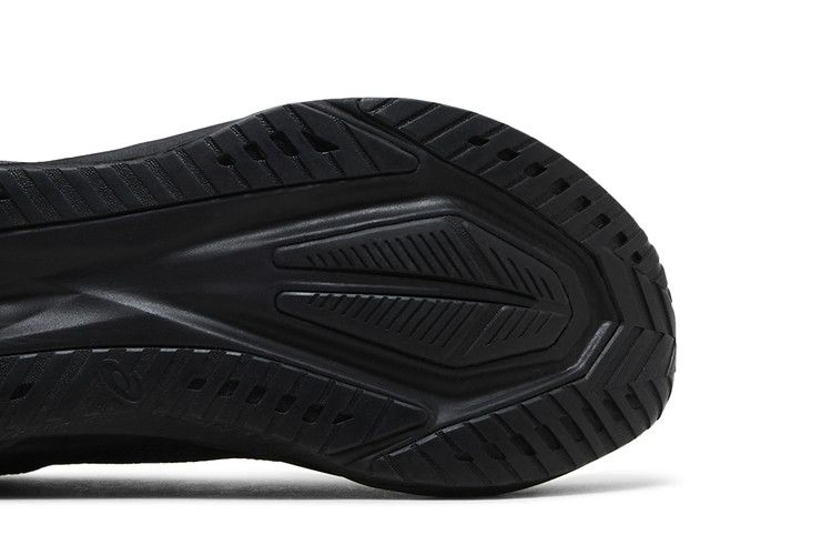 novablast-5-black-carrier-grey-1011b974-002_04