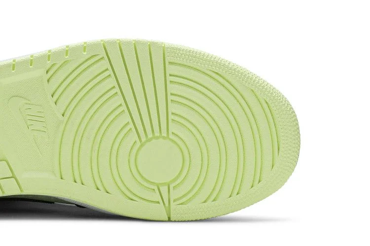 Кроссовки Wmns Air Jordan 1 Mid SE 'Black Barely Volt'
