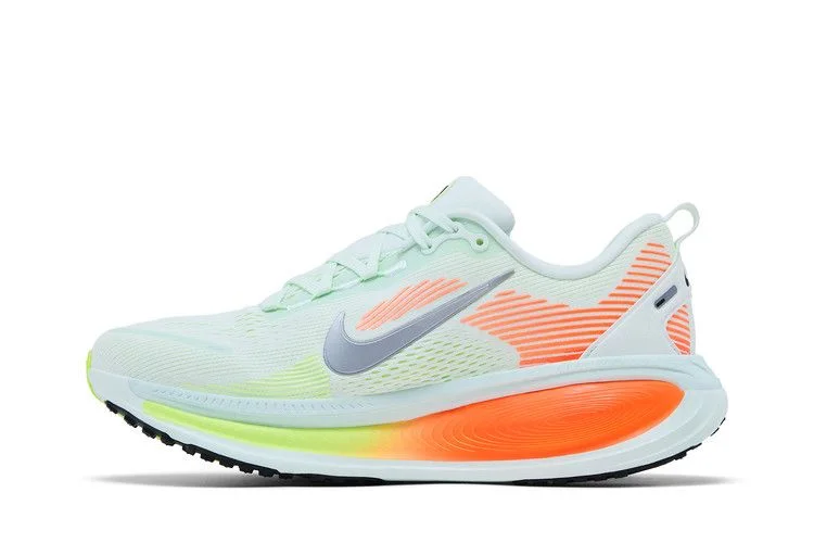 Кроссовки Nike Vomero 18 'Barely Green Hyper Crimson'