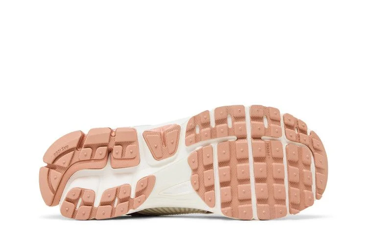 Кроссовки Nike Wmns Zoom Vomero 5 'Rose Gold'