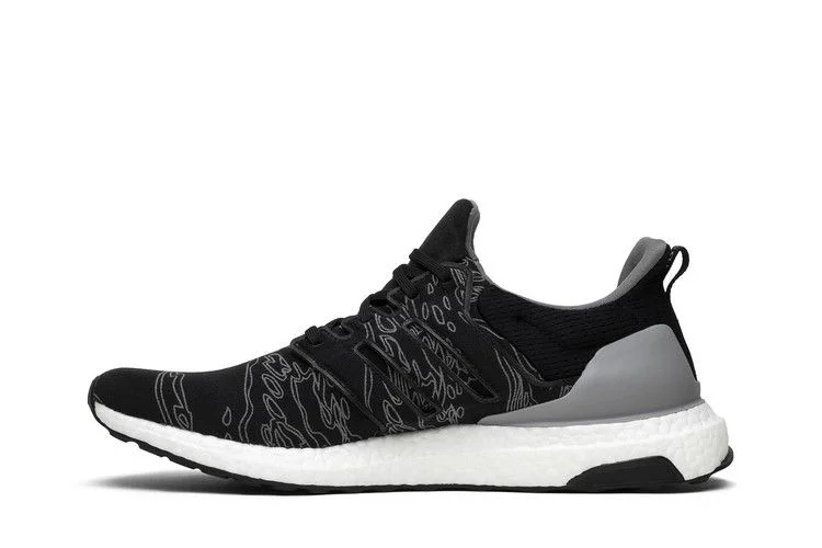 Кроссовки Undefeated x adidas UltraBoost 'Utility Black'