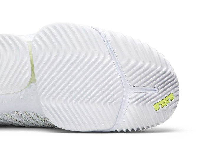 Кроссовки Nike LeBron 16 'Buzz Lightyear'