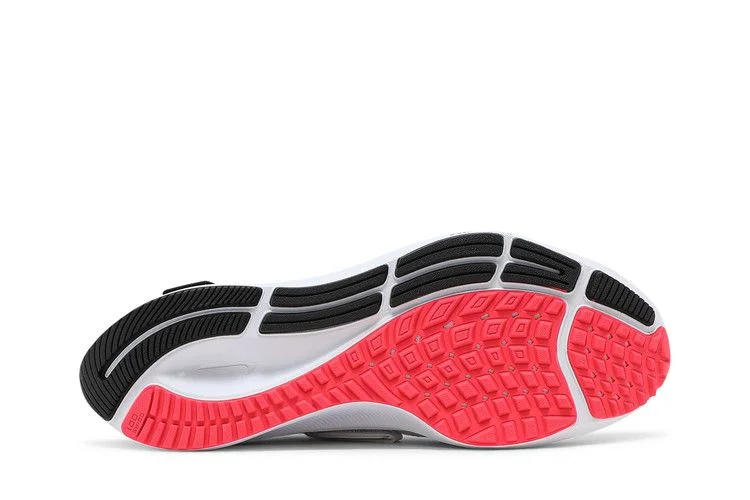 Krossovki-Nike-Wmns-Air-Zoom-Pegasus-38-FlyEase-White-Metallic-Silver-3