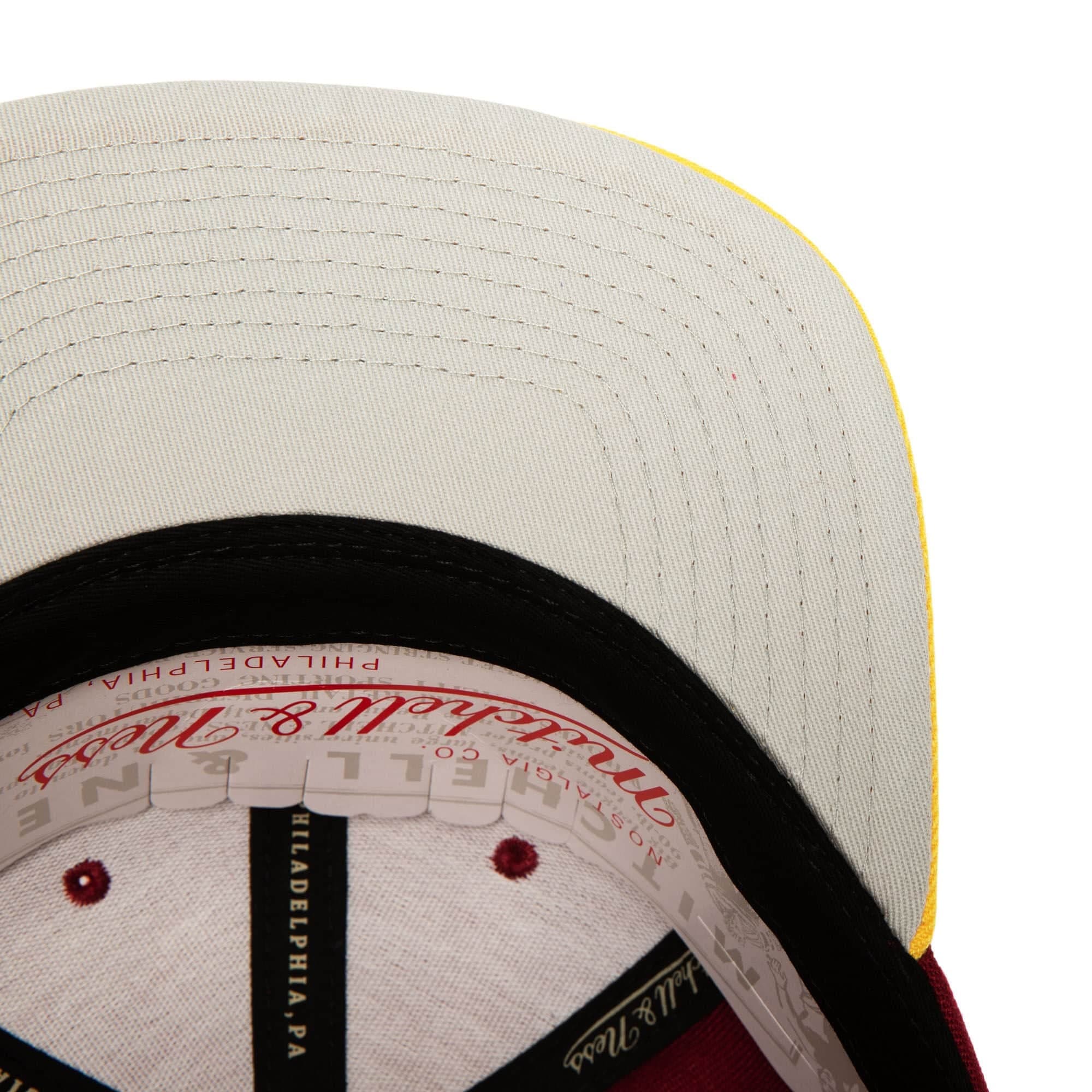 Бейсболка Mitchell & Ness Core Basic Snapback Cleveland Cavaliers Hat