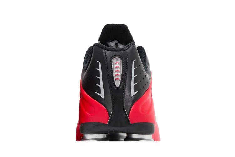 Кроссовки Nike Shox R4 'University Red Black'
