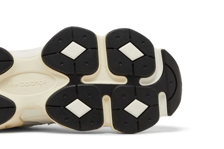 Krossovki-New-Balance-9060-White-Black-4