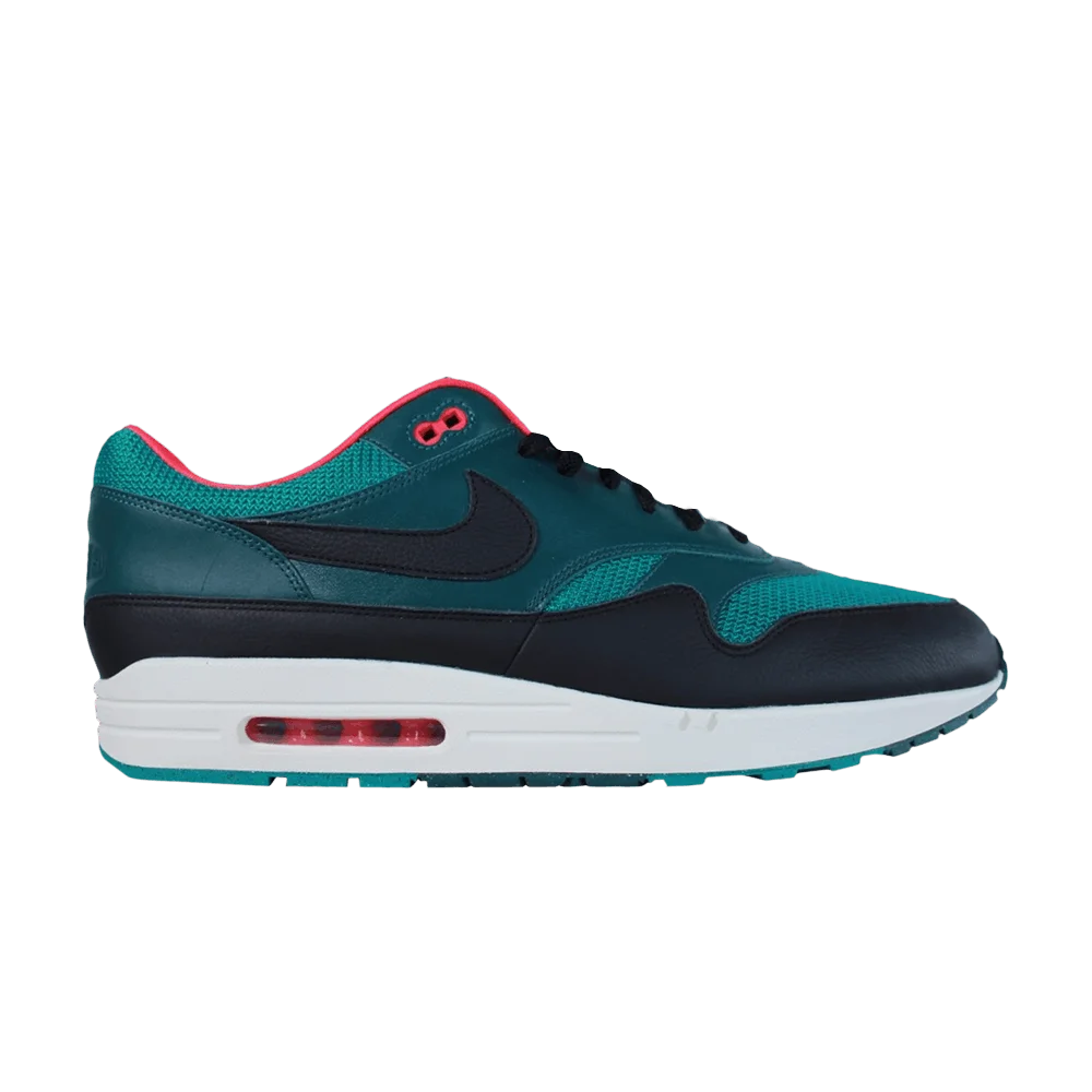 Krossovki-LeBron-James-x-Liverpool-F.C.-x-Nike-Air-Max-1-Premium-Third-Kit-Alternate-Sample