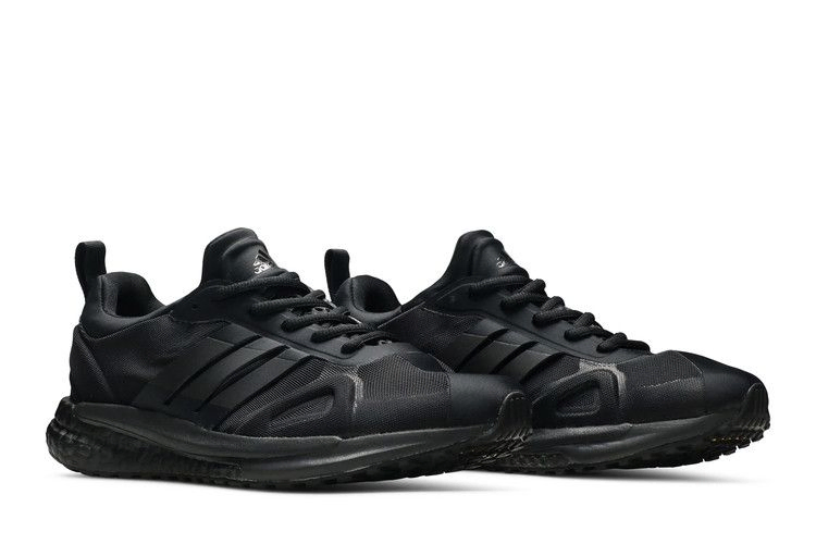karlie-kloss-x-wmns-solarglide-triple-black-fw6773_07