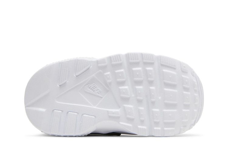 huarache-run-td-black-white-704950-040_03