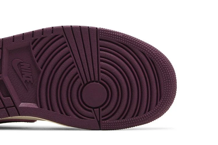Кроссовки Wmns Air Jordan 1 Mid SE 'Bordeaux'