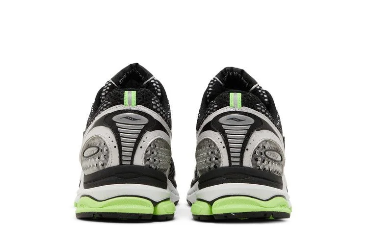 Кроссовки Saucony ProGrid Triumph 4 'Black Silver Fluo Green'
