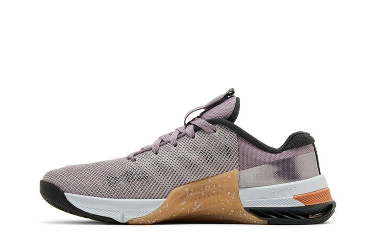 wmns-metcon-8-premium-purple-smoke-metallic-copper-dq4681-500_02