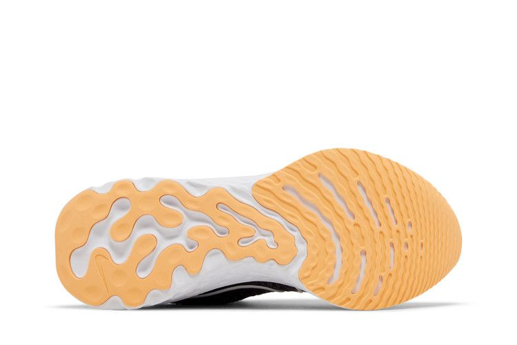 wmns-react-infinity-run-flyknit-3-cave-purple-orange-dd3024-502_03