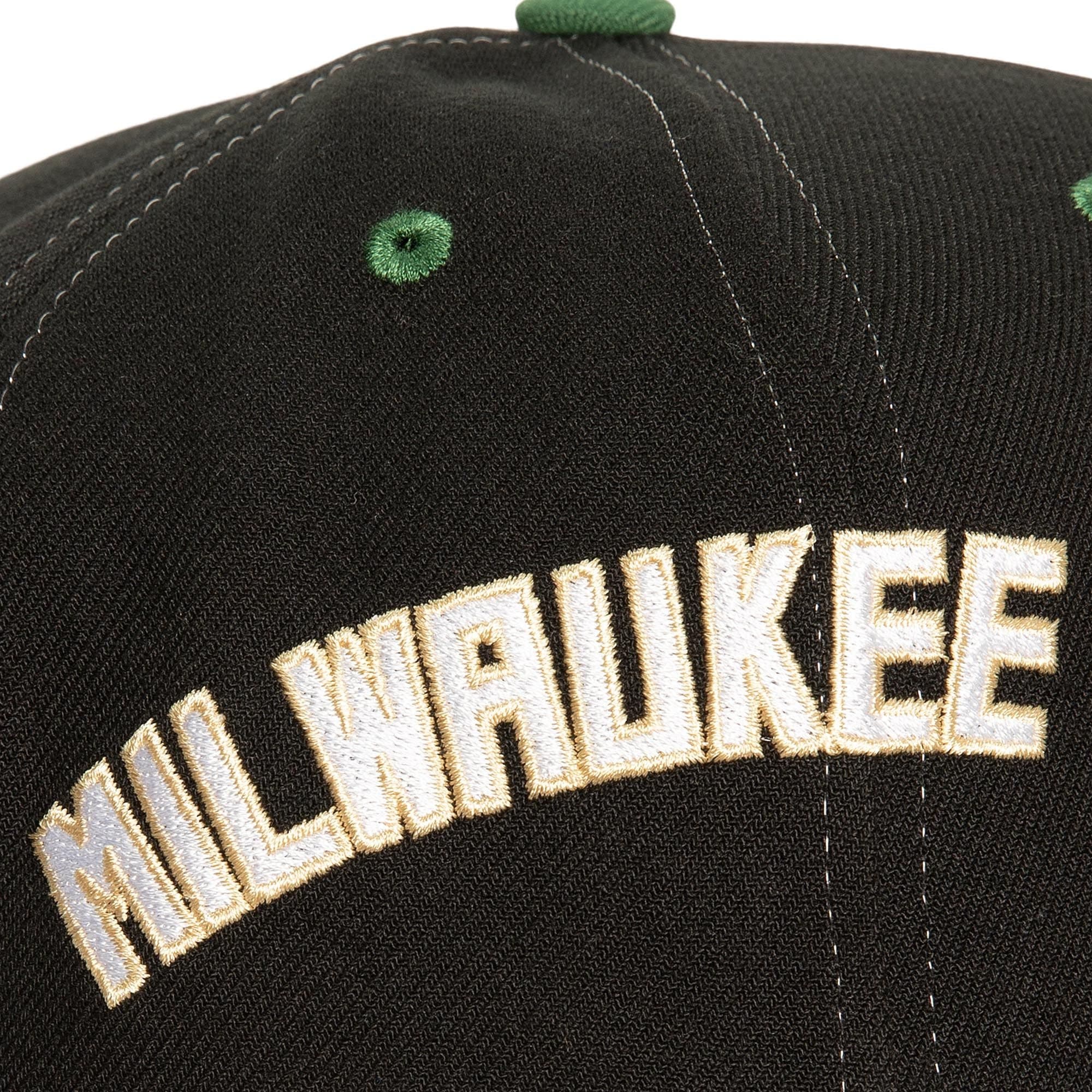 Бейсболка Mitchell & Ness Overbite Pro Snapback Milwaukee Bucks Hat