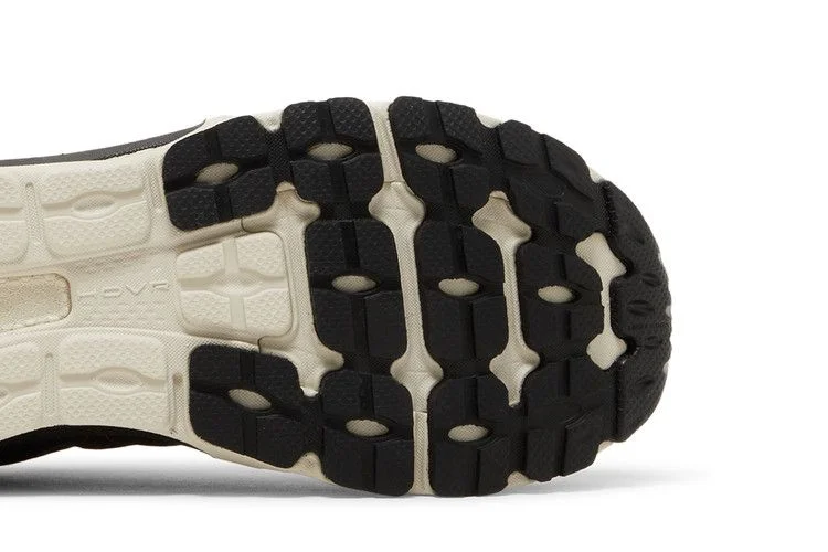 Krossovki-Under-Armour-HOVR-Infinite-3-Camo-Black-Tent-4
